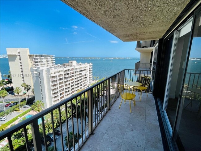Building Photo - 1450 Brickell Bay Dr