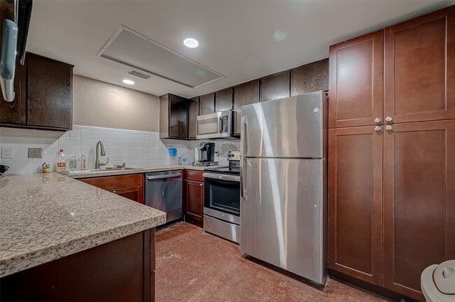 Building Photo - 12042 Mighty Oak Dr