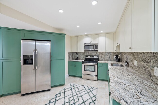 Building Photo - 3610 S Ocean Blvd