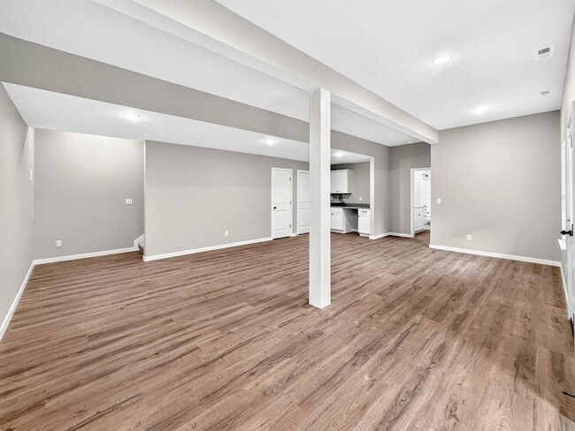 Building Photo - 585 Bailiwick Dr