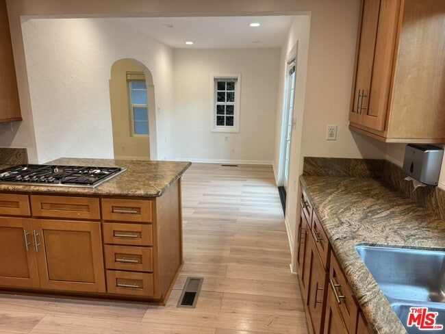 Building Photo - 6128 Maryland Dr