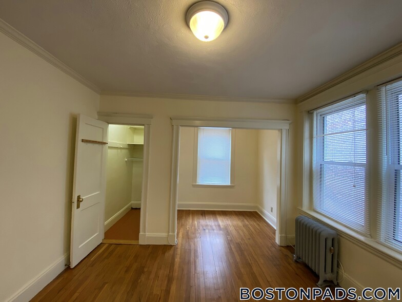Building Photo - 35 Park Dr