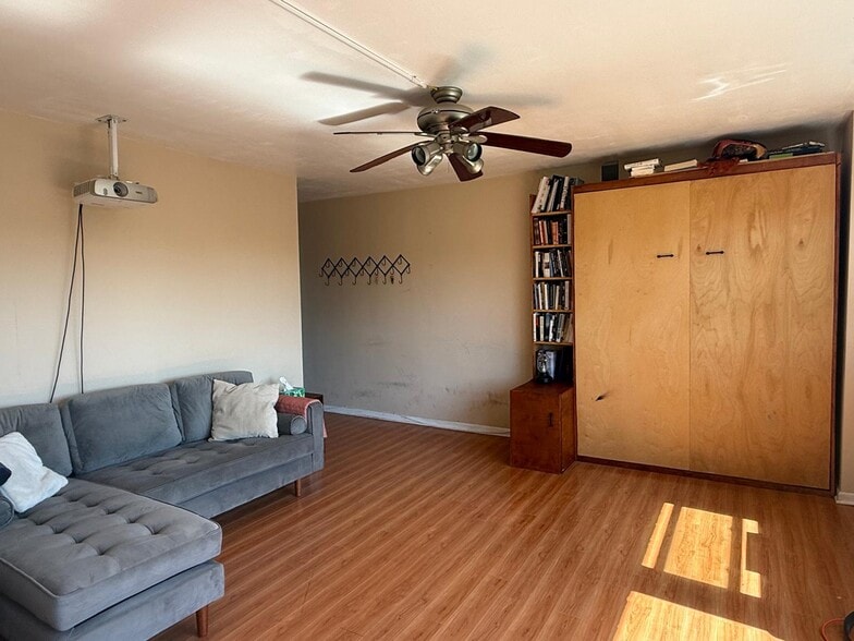 Building Photo - 4880 N Marine Dr
