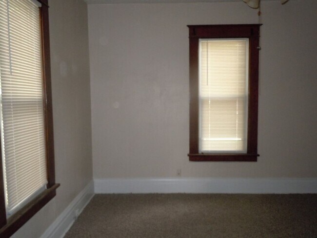 Building Photo - 3 Bedroom Home with Dishwasher in Collinsville!