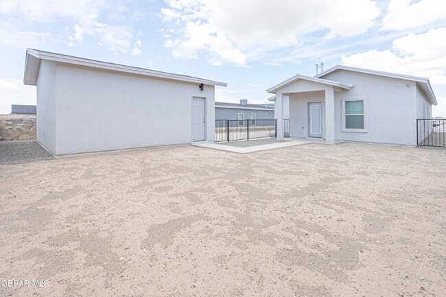 Building Photo - 546 Spanish Oak Dr