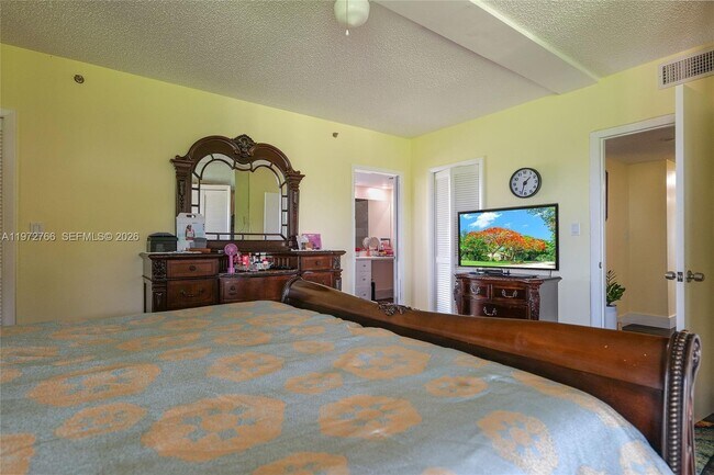 Building Photo - 7200 Radice Ct