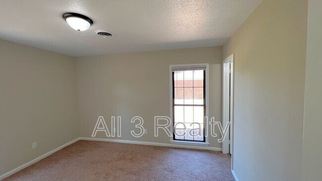 Building Photo - 418 Stroll Dr