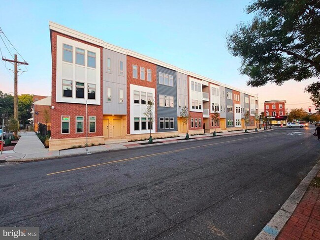 Building Photo - 200 Hamilton Ave