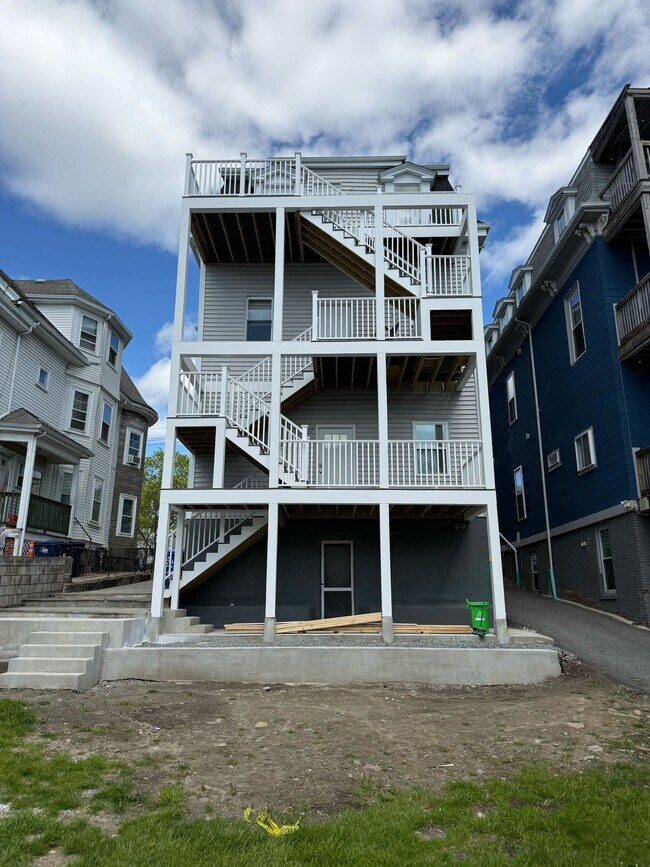 Building Photo - 171 Trenton St