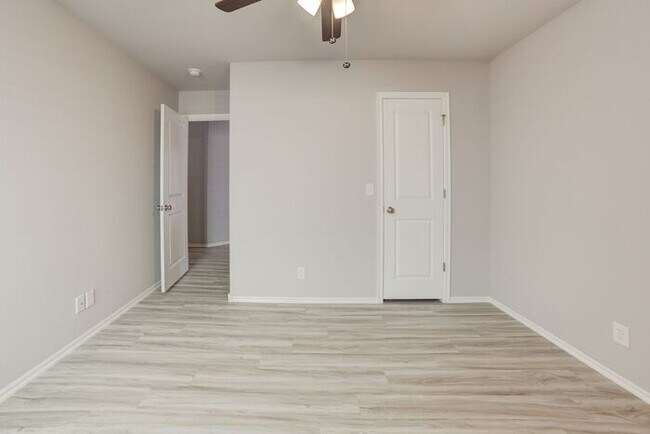 Building Photo - 4/2.5/2 New Construction Available Now!