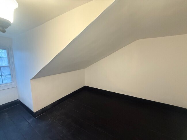 Building Photo - 37 Harmony St