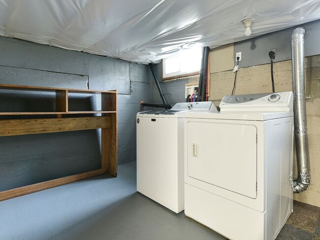 Building Photo - Beautifully Remodeled 2 Bedroom Craftsman Home near Downtown Auburn