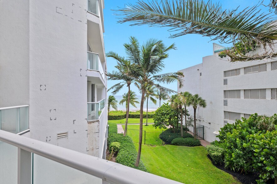 Building Photo - 16485 Collins Ave