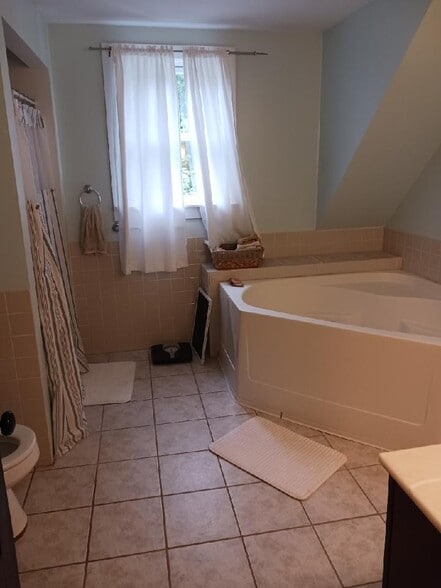 Large tiled bathroom with soaking tub - 1216 NH Route 175