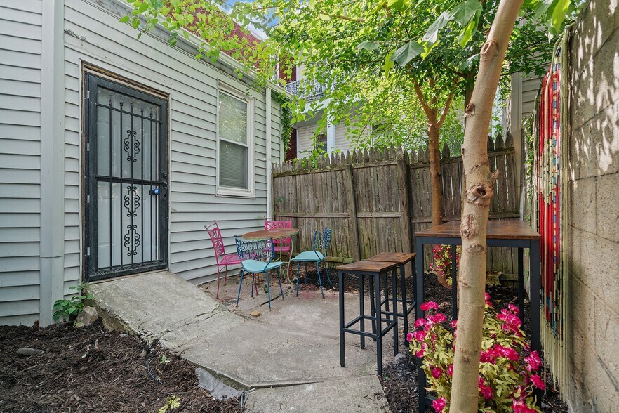 Building Photo - 1123 Brabec St