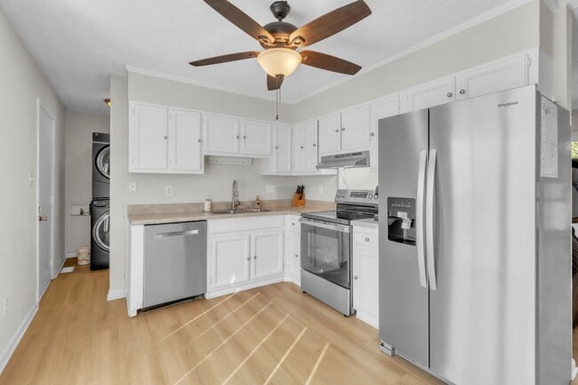 Building Photo - NEW LISTING!!!!!