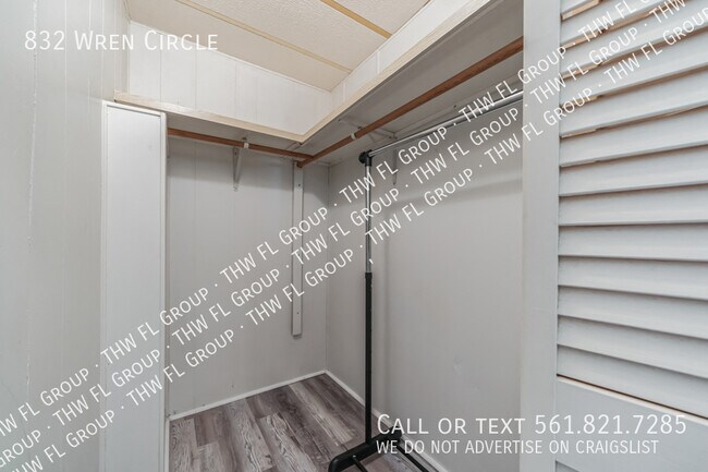 Building Photo - 832 Wren Cir