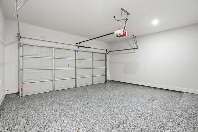 Building Photo - 2306 Hoskins Dr