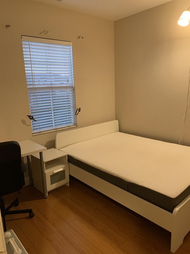 Building Photo - 281 Camphor Pl