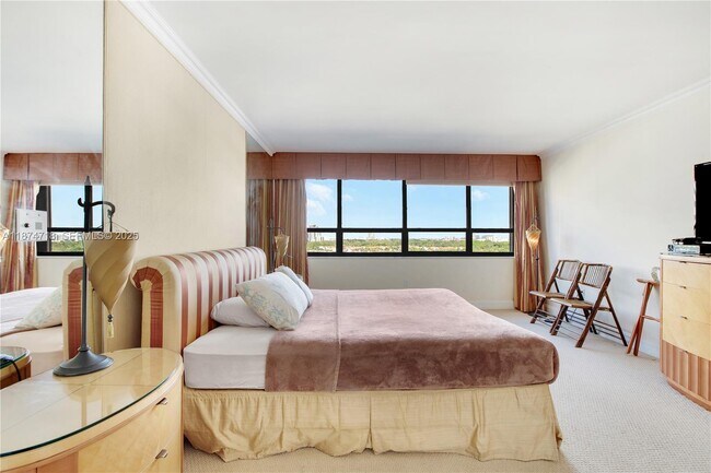 Building Photo - 3 Grove Isle Dr