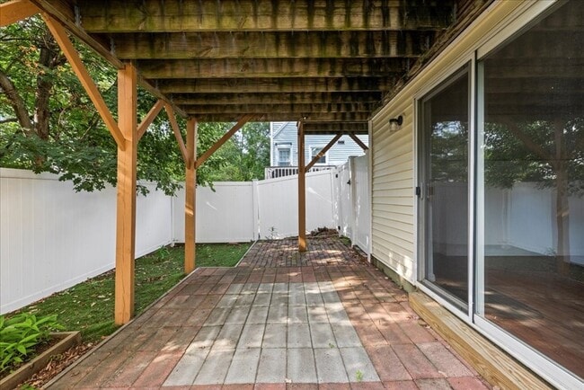 Building Photo - 440 Plantation St