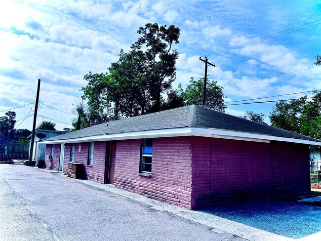 Building Photo - 1825 W Little York Rd