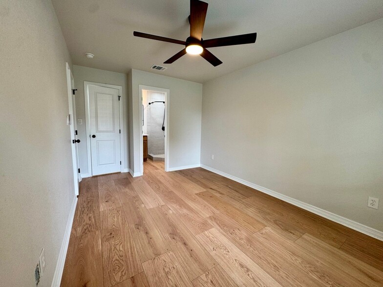 Building Photo - 806 S 23rd St