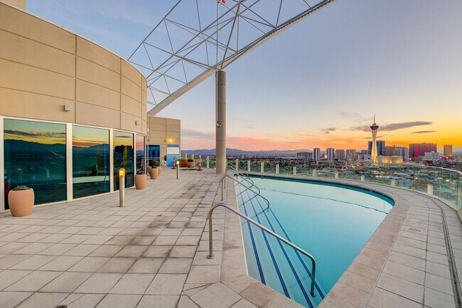Building Photo - Newport Lofts 1502