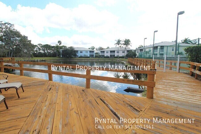 Building Photo - 280 Hidden Bay Dr