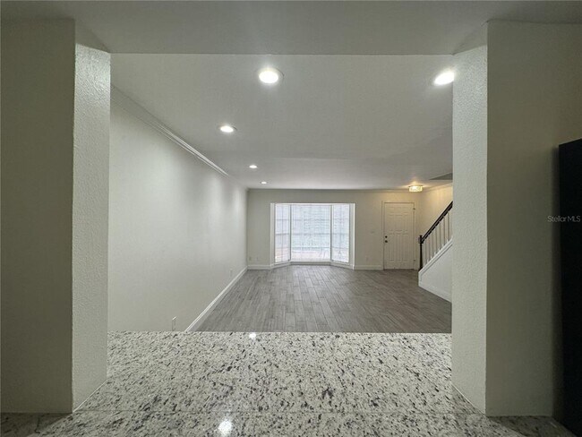 Building Photo - 308 S Bungalow Park Ave