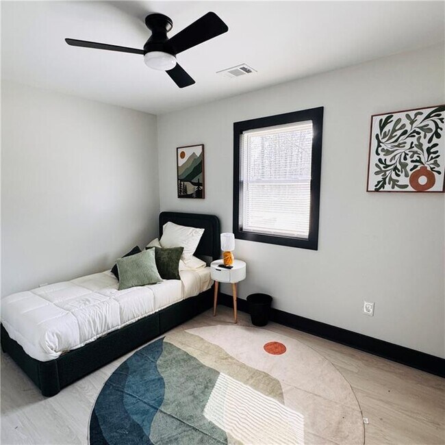 Building Photo - 2054 Fargo Pl SE