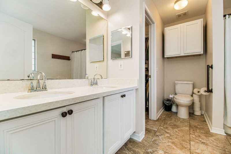 Building Photo - 9720 Brookstone Way