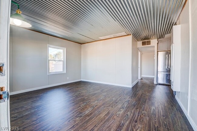 Building Photo - 18 Magnesium St