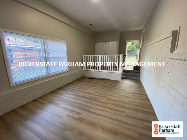 Building Photo - Welcome to this charming 3-bedroom, 1-bath...