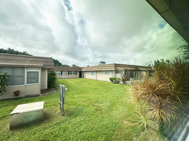 Building Photo - 301 Seville Dr