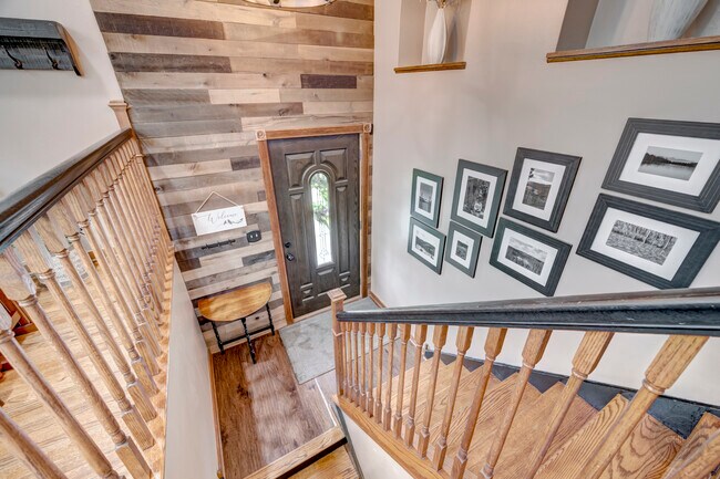 Building Photo - 7215 Larchwood Ln