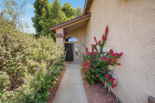 Building Photo - 761 E Rosemonte Dr
