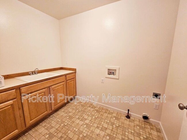 Building Photo - 5206 Del Tormey Pl SE