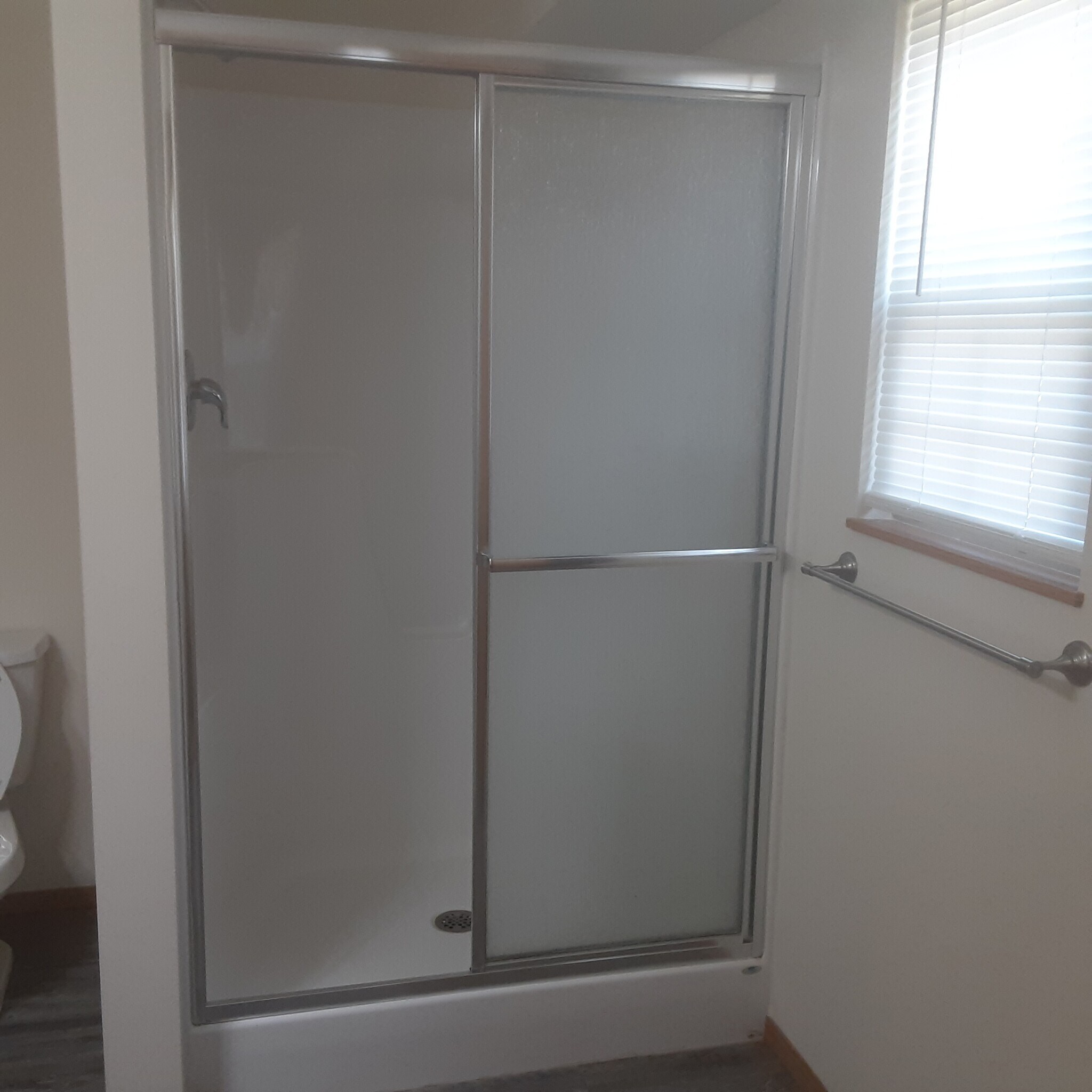 Building Photo - 545 S Walker Ln