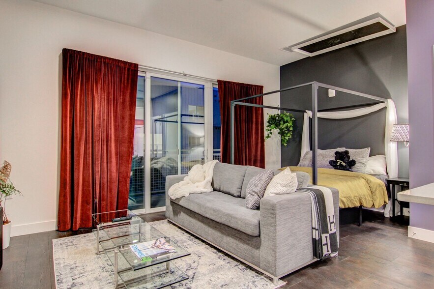 Building Photo - 2550 Lawrence St