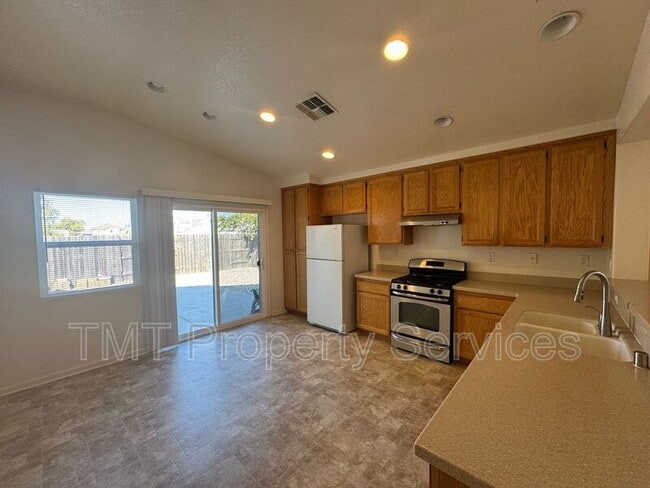 Building Photo - 9084 Pebble Field Way