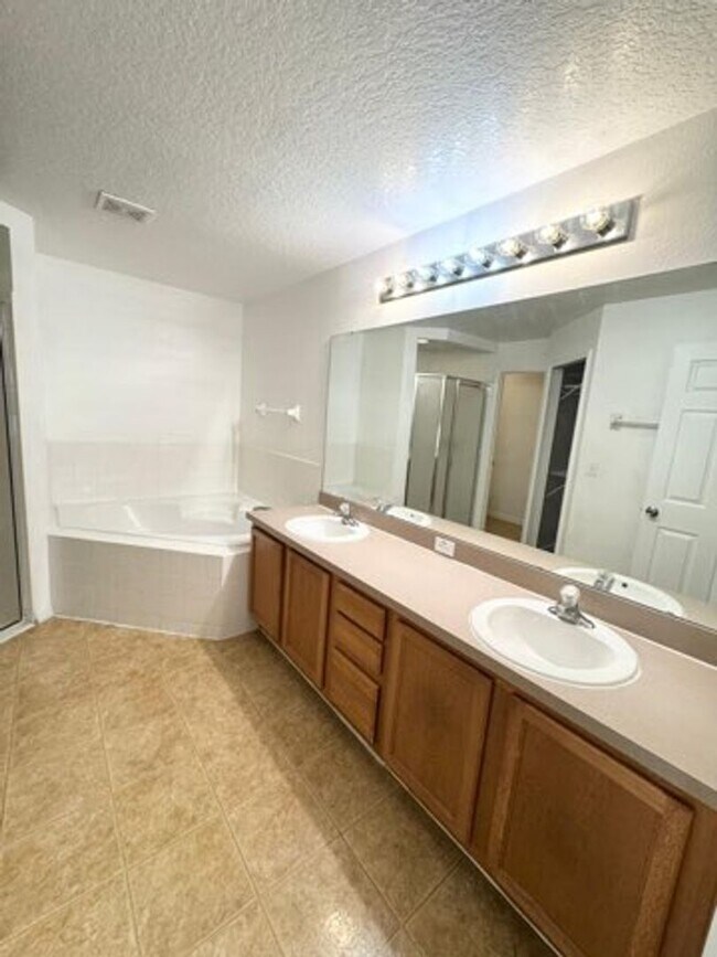 Building Photo - 205 Pima Trail