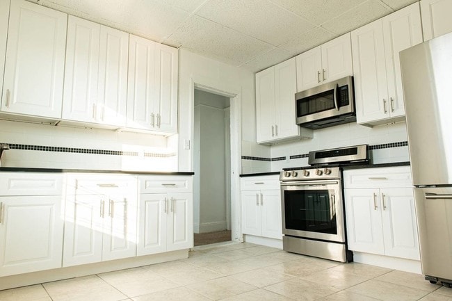 Primary Photo - 14 Horton Ave