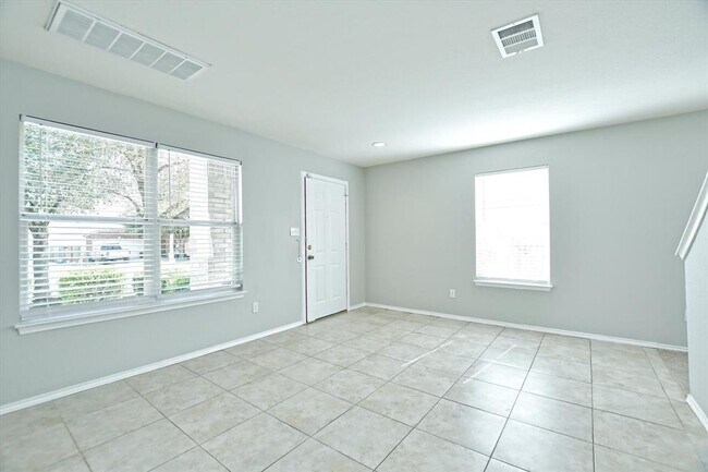 Building Photo - 102 Blanco Woods Blvd