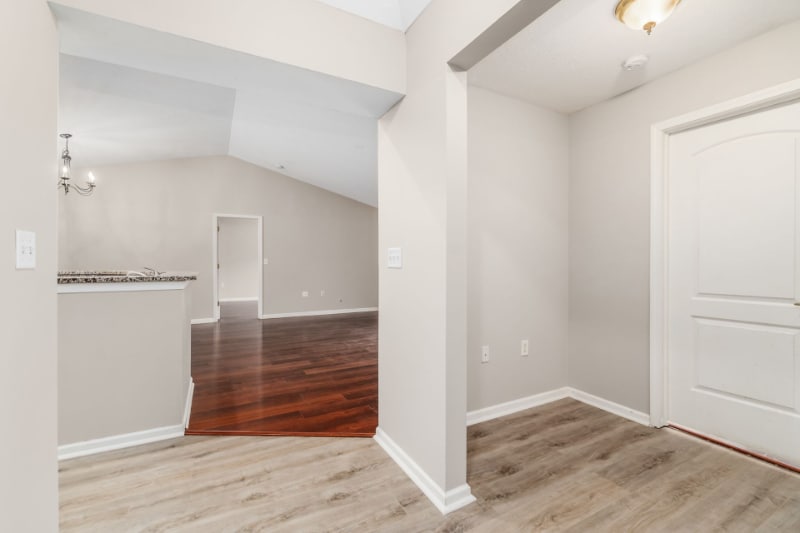 Building Photo - 757 Spring Valley Dr