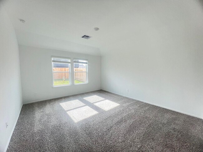 Building Photo - 5930 Cypress Hts Dr