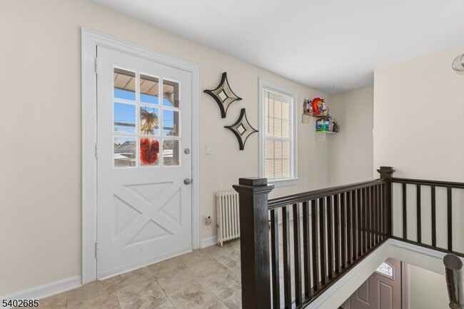 Building Photo - 48 Hobart Pl