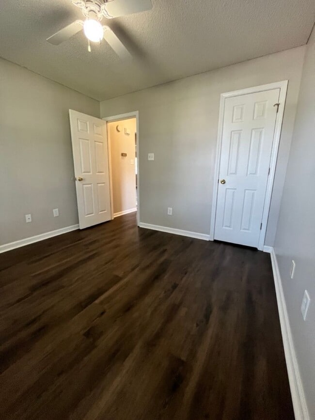 Building Photo - 206 Worthington Ln