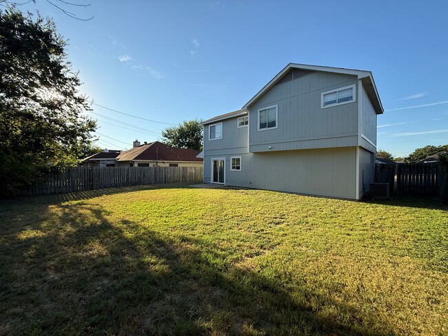 Building Photo - 2501 Windmill Dr