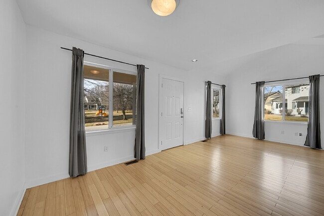 Building Photo - $2,295.95, 3-bed, 3-bath, located in Longmont with a washer and dryer and $300 off the first mont...